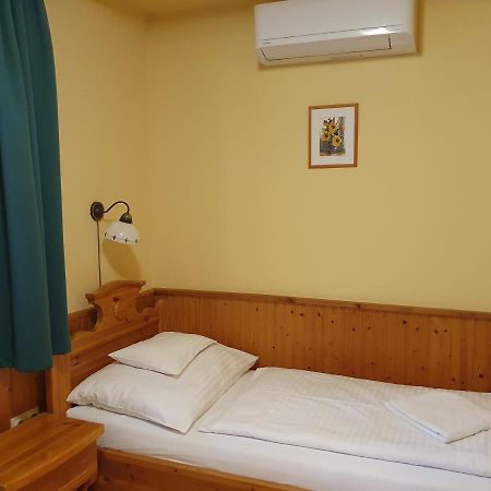 Hotel Bozi Rozi Panzio Fertőboz Zewnętrze zdjęcie