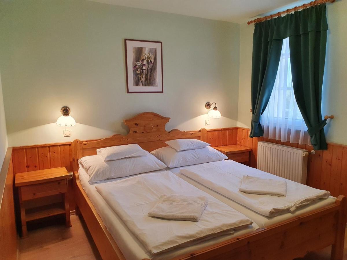 Hotel Bozi Rozi Panzio Fertőboz Zewnętrze zdjęcie